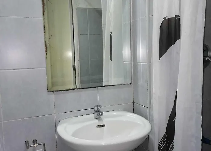 Staycation Infront Of Moa, Near Arena, Smx, New Smx Cite, Dfa, Ayala Mall Bay, Naia 123