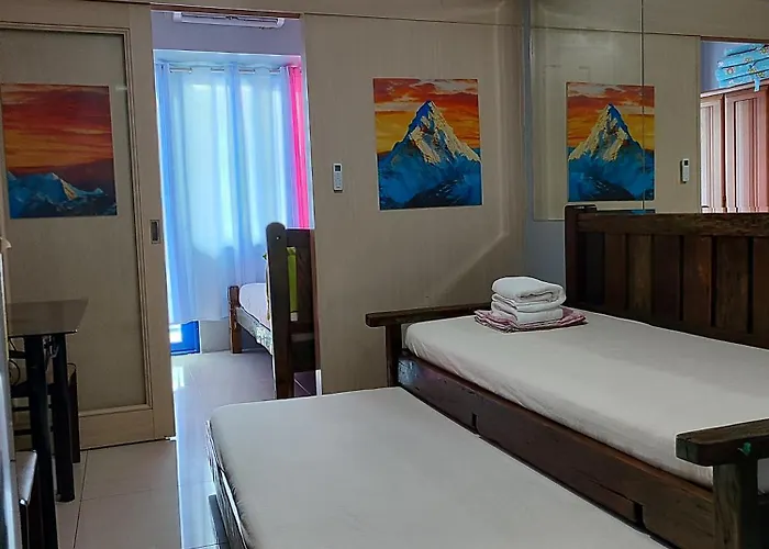 Staycation Infront Of Moa, Near Arena, Smx, New Smx Cite, Dfa, Ayala Mall Bay, Naia 123 * Manila